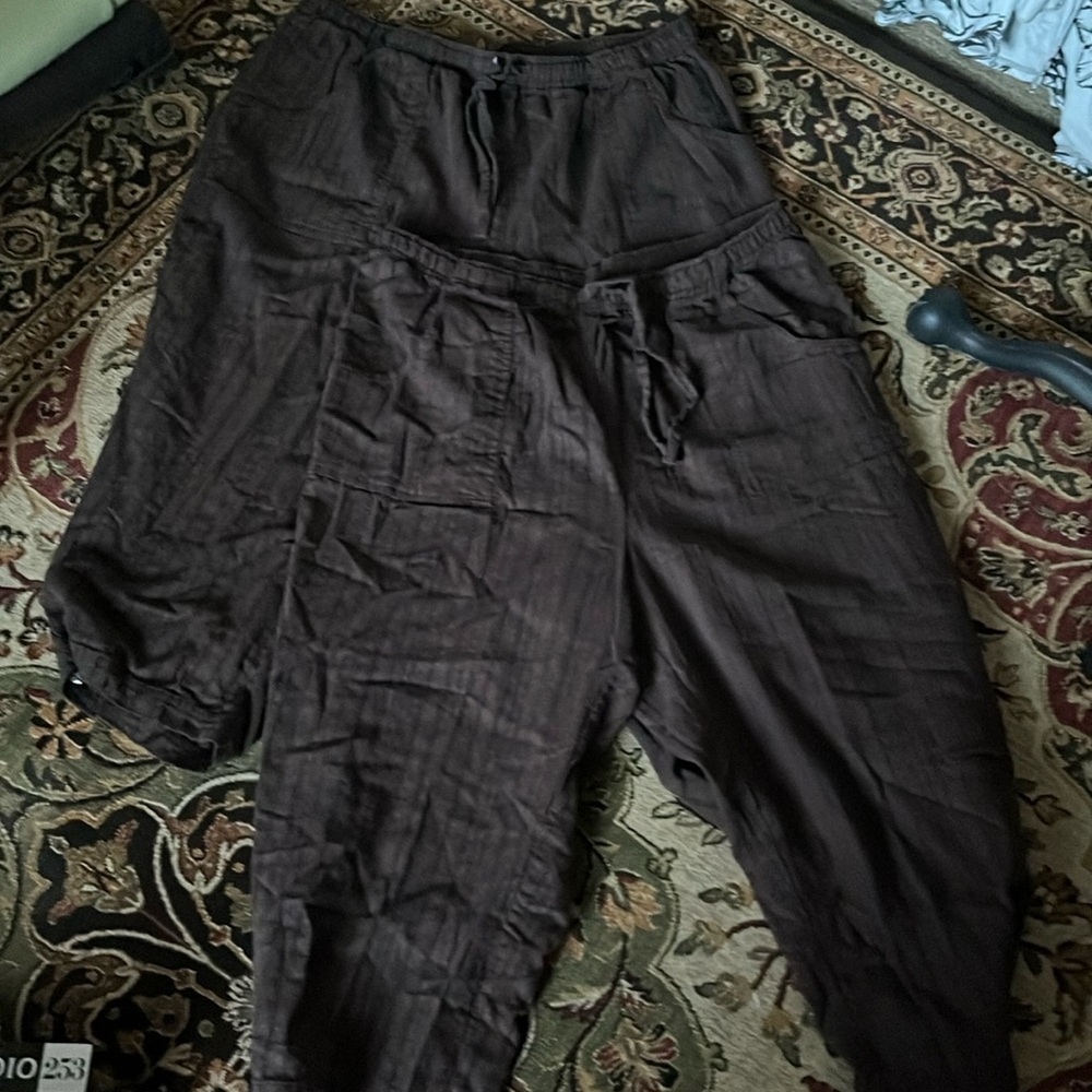 2 Pair of CJ Banks Capris/Crops Size 18W